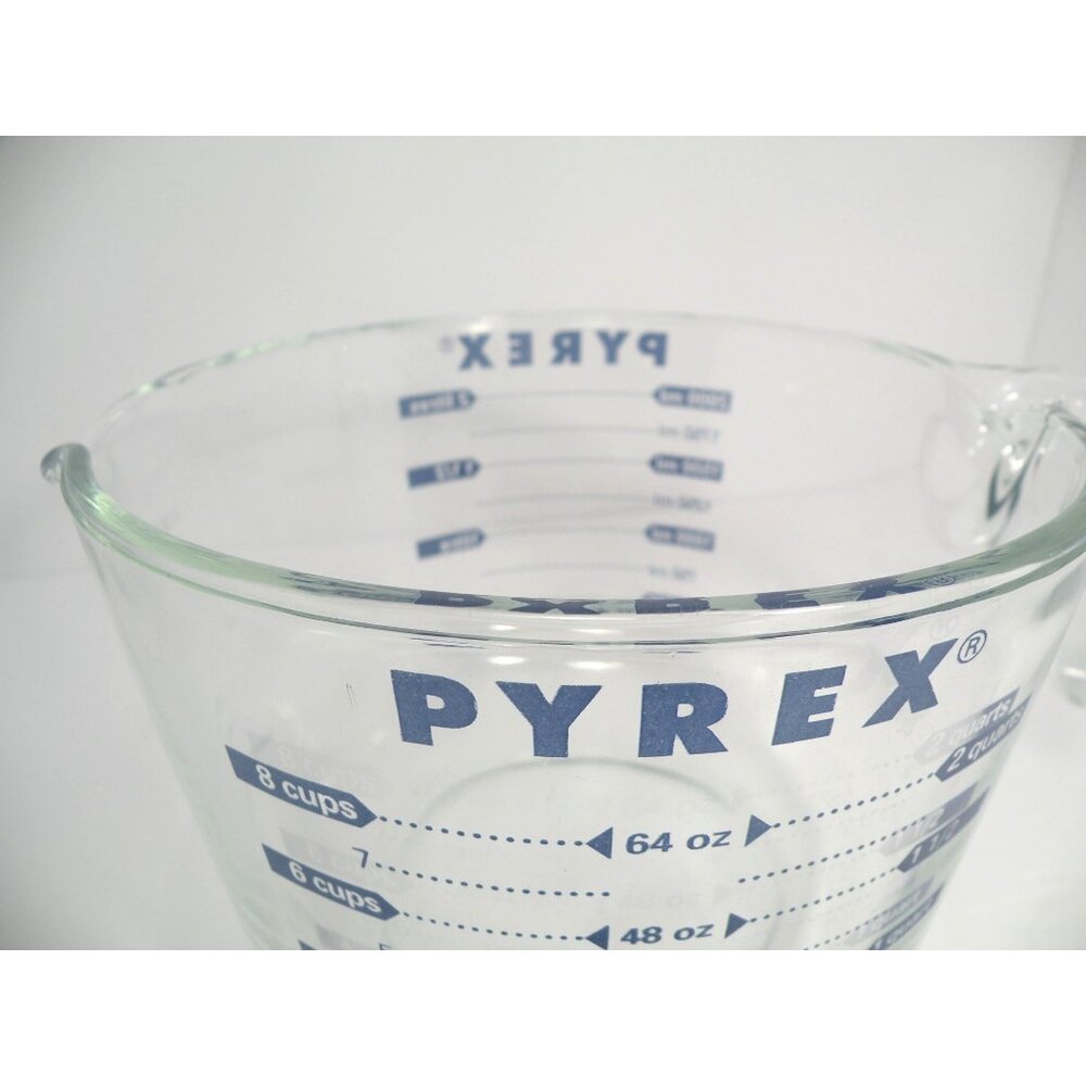 PYREX RARE Blue Vintage all capitol 2 Quart / 8 Cup Glass Measuring Cup With Han